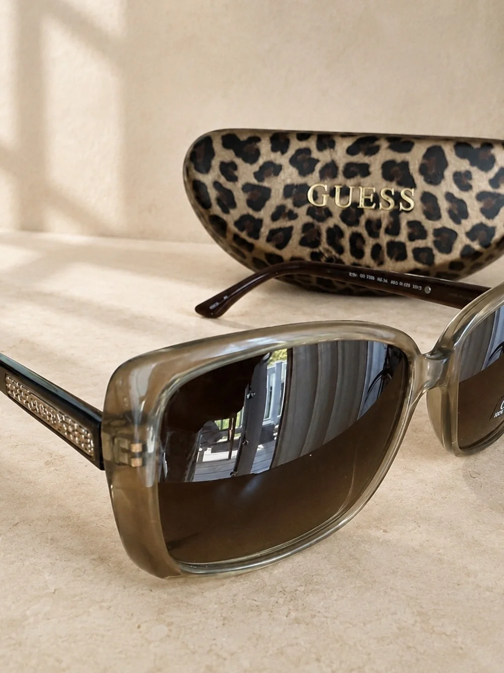Guess Oversized Brown Gradient Sunglasses with Leopard Case